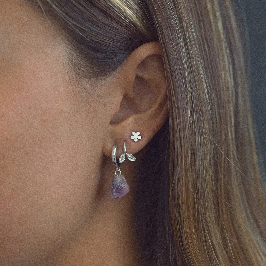 Delicate leaf earrings Timi of Sweden